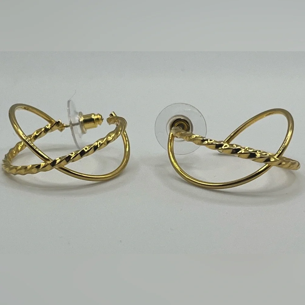 ✨ Gold-Tone Criss-Cross Hoop Earrings ✨ - Picture 3 of 4